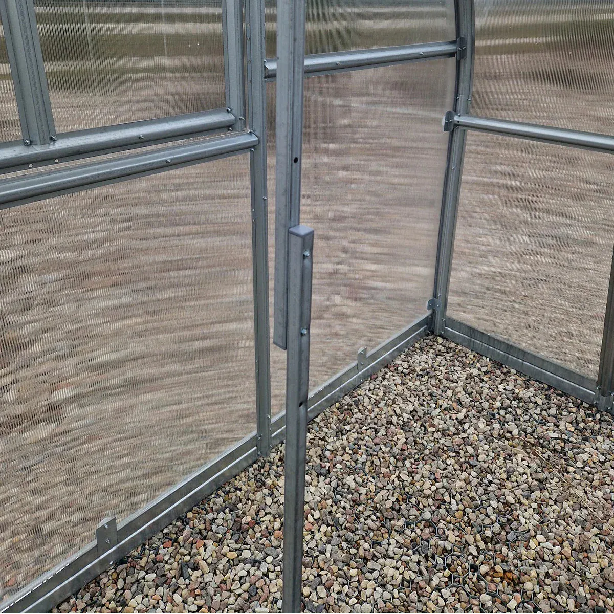 Renfort télescopiques pour serre de jardin