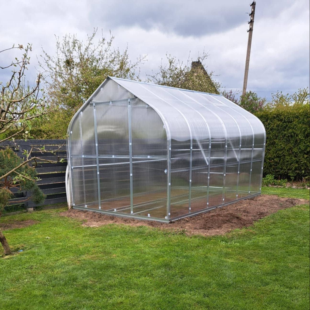 Serre de jardin polycarbonate contemporaine